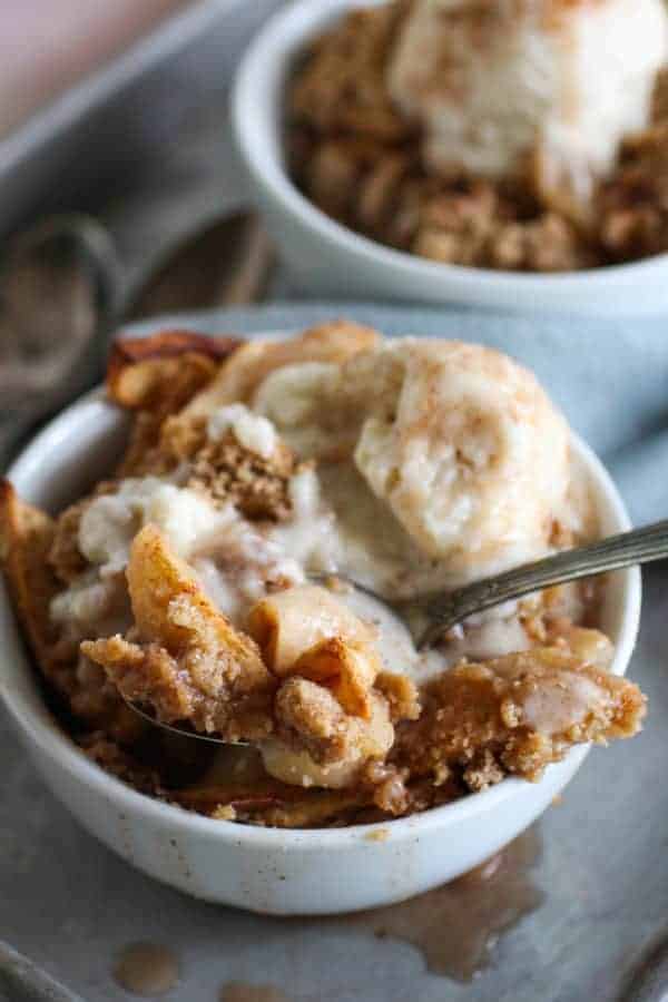 Gluten-free Harvest Apple Crisp | gluten-free fall desserts | gluten-free dessert recipes | gluten-free apple recipes | dairy-free fall desserts | dairy-free dessert recipes | dairy-free apple recipes | nut-free fall desserts | nut-free apple recipes | nut-free dessert recipes | vegan fall desserts | vegan dessert recipes | vegan apple recipes || The Real Food Dietitians