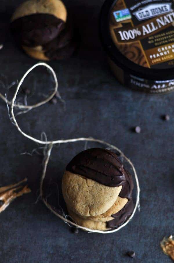 Chocolate-Dipped Peanut Butter Cookies | gluten-free cookies | egg-free cookies | dairy-free cookies | vegan cookies | healthy cookie recipes | homemade peanut butter cookies | healthy peanut butter cookies || The Real Food Dietitians #glutenfreecookies #peanutbuttercookies #healthycookies