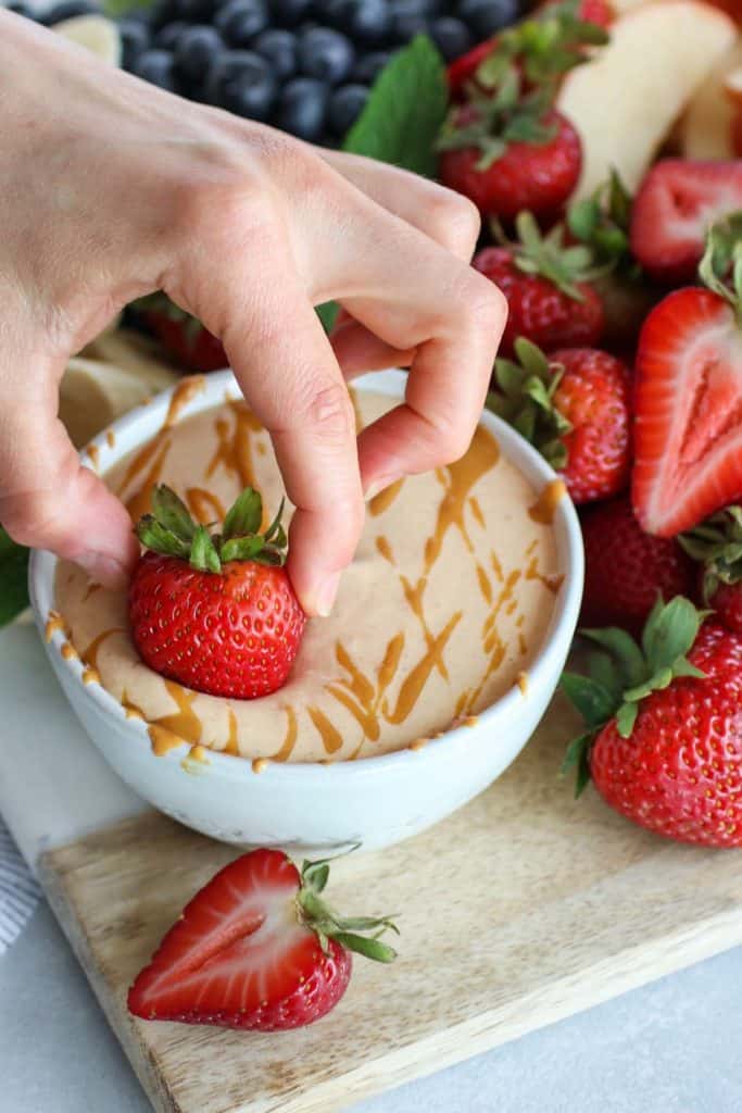 Easy Peanut Butter Yogurt Fruit Dip